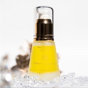 Sonia Roselli Water Oil - usage shown